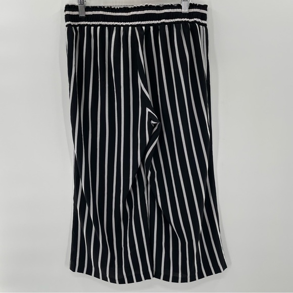 Michael Kors Black White Pinstripe Cropped Pull On Pants Size Small - Picture 4 of 7